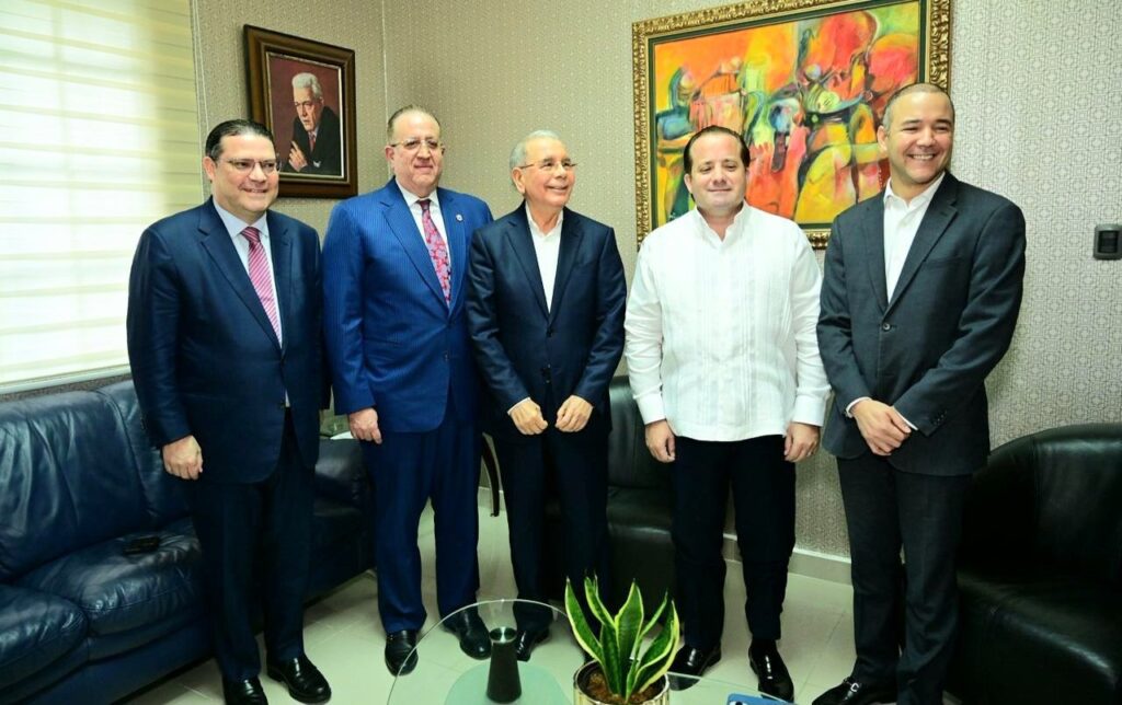 Danilo Medina PLD evaluará propuestas del Gobierno