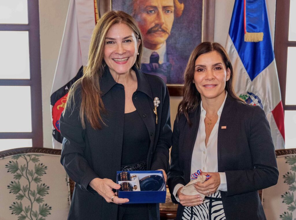 Leah Campos Carolina Mejía