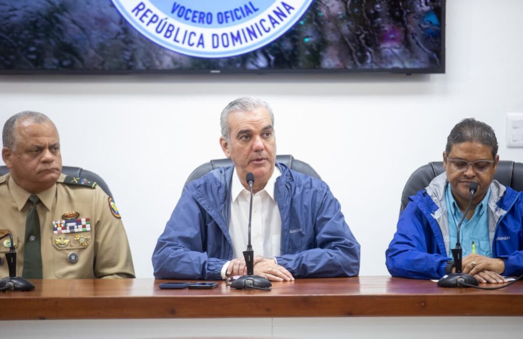 Abinader ayuda familias afectadas por lluvias