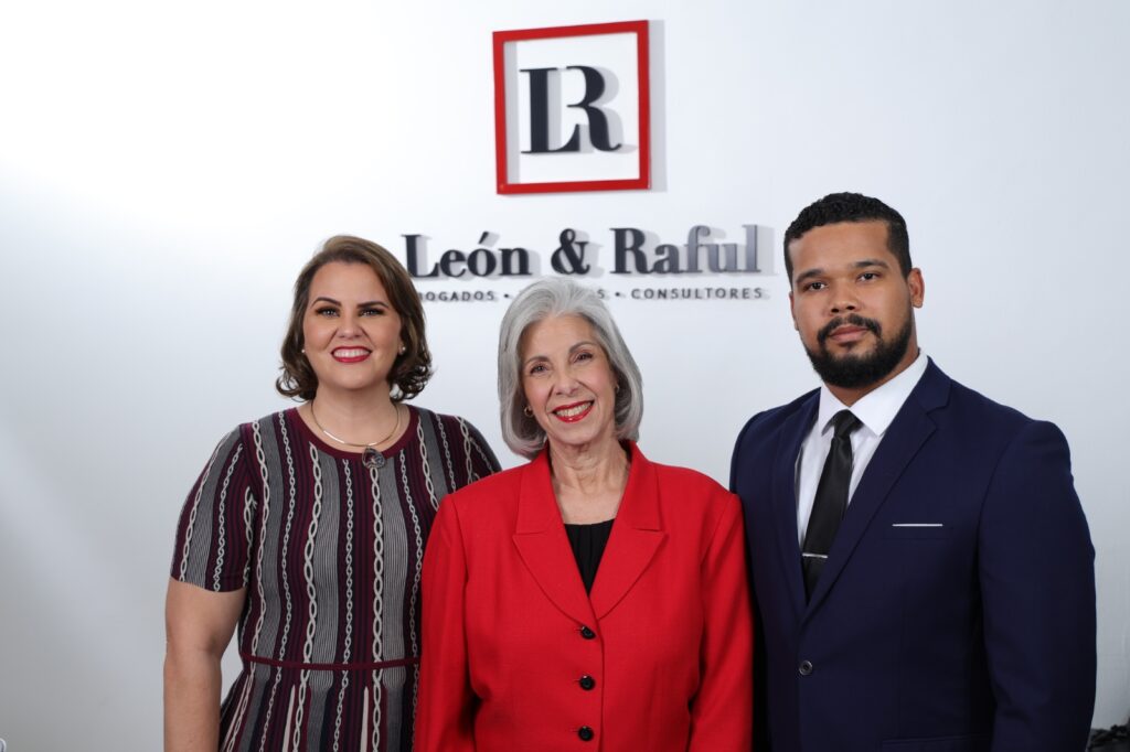 abogados suspendidos por el CARD