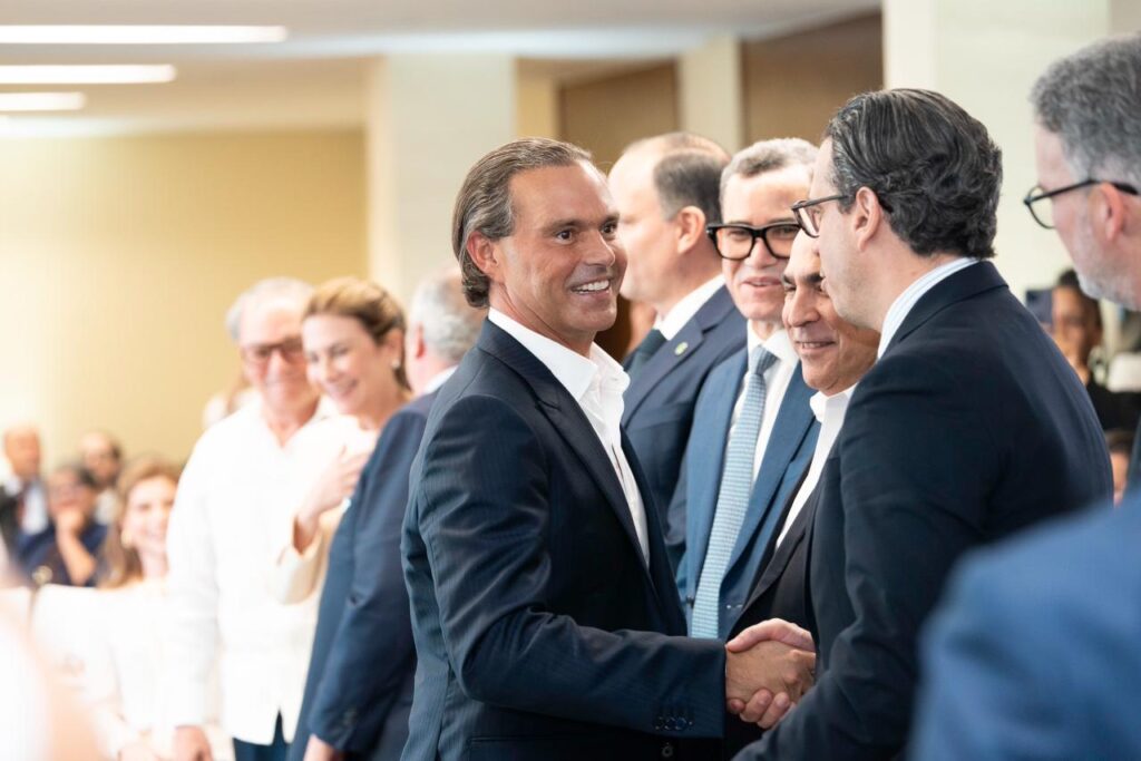 Juan Tomás Díaz asume presidencia de AIEHaina