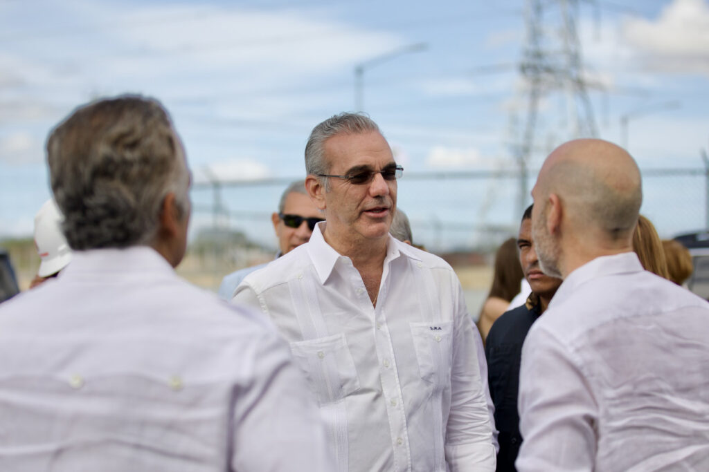 Abinader llama a regresar con prudencia