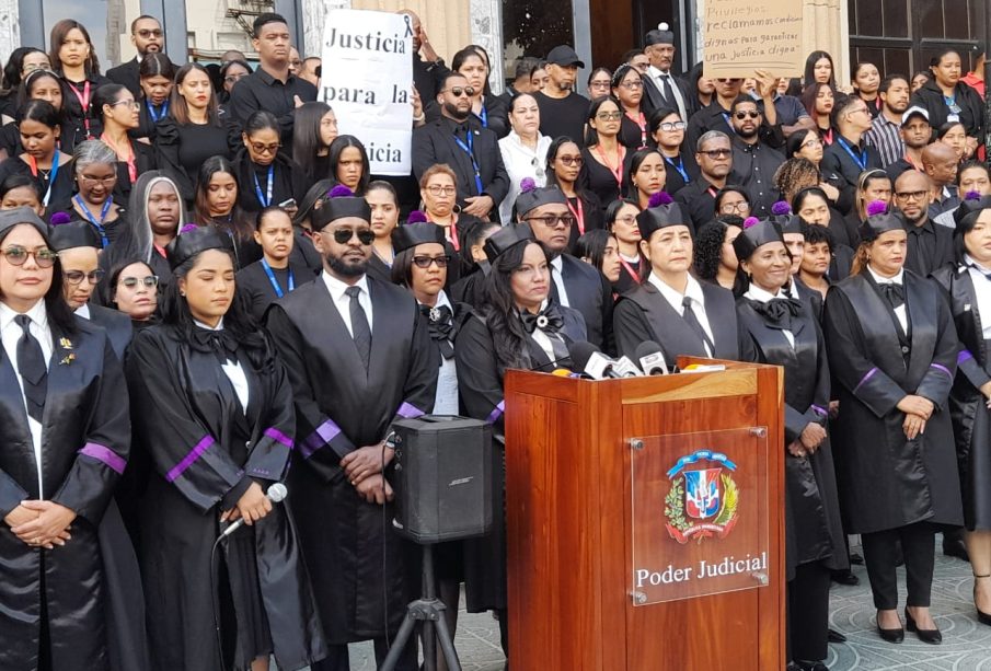 Jueces y servidores judiciales realizan paro por salarios y condiciones laborales poder judicial
