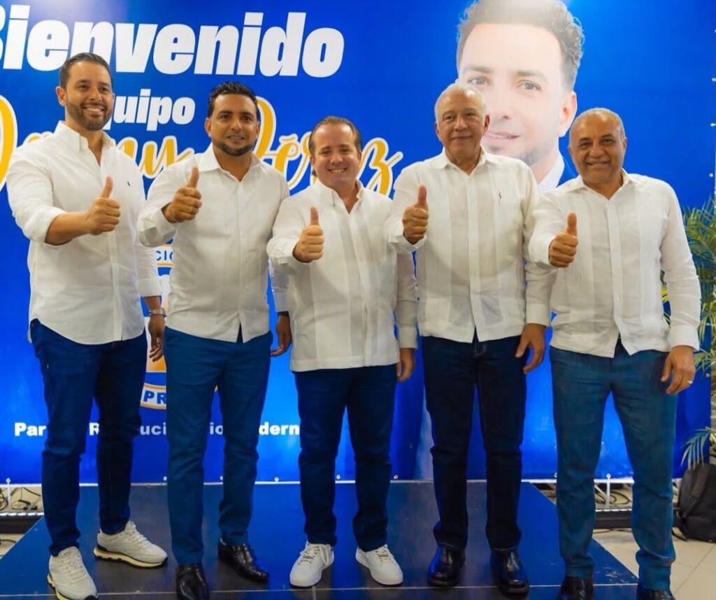 PRM juramenta a Danny Pérez, director distrital de El Higüerito en Moca, Espaillat prm