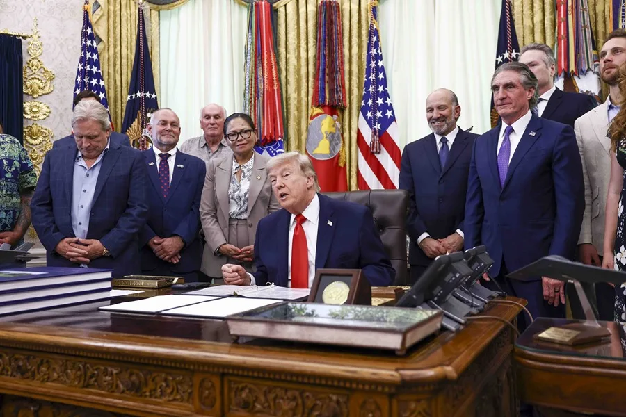 Trump anuncia haber llegado a un «gran acuerdo con Irán» y Teherán lo niega El presidente de Estados Unidos, Donald Trump (c), habla durante un acto en la Casa Blanca, este 11 de junio de 2026. EFE/Jim Lo Scalzo/Pool