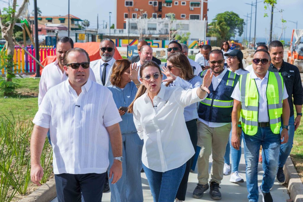 Carolina y Paliza supervisan trabajos finales del Paseo 30 de Mayo y anuncian su inauguración la próxima semana Paseo 30 de Mayo