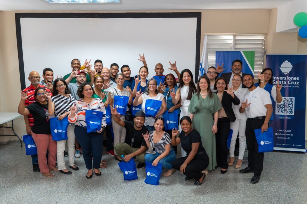 Banco Santa Cruz promueve la inclusión y formación financiera de las personas sordas Banco Santa Cruz