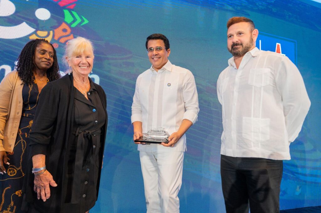 FCCA reconoce a David Collado por su liderazgo en la industria de cruceros en República Dominicana David Collado
