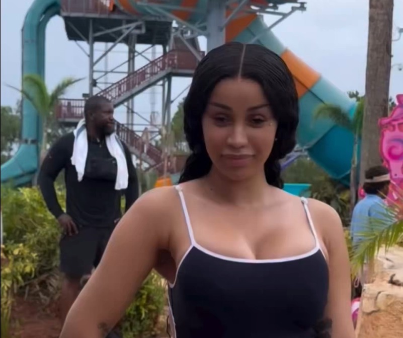 Cardi B desata las redes con su espontánea respuesta a un halago de su primo: «4 muchachos, natural» Cardi B