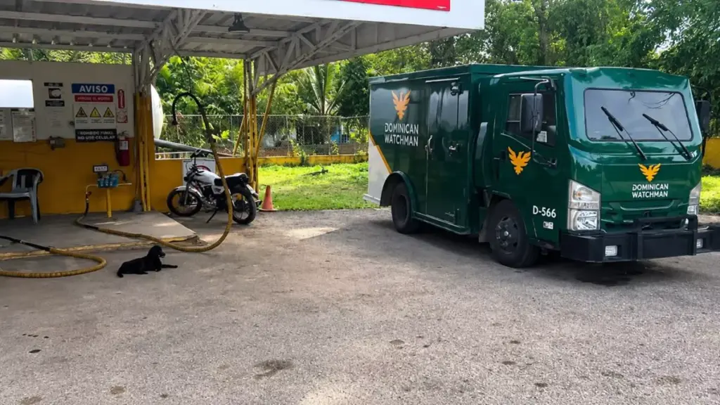 Seis hombres armados asaltan estación Tropigas y camión de valores en Don Juan, Monte Plata Tropigas