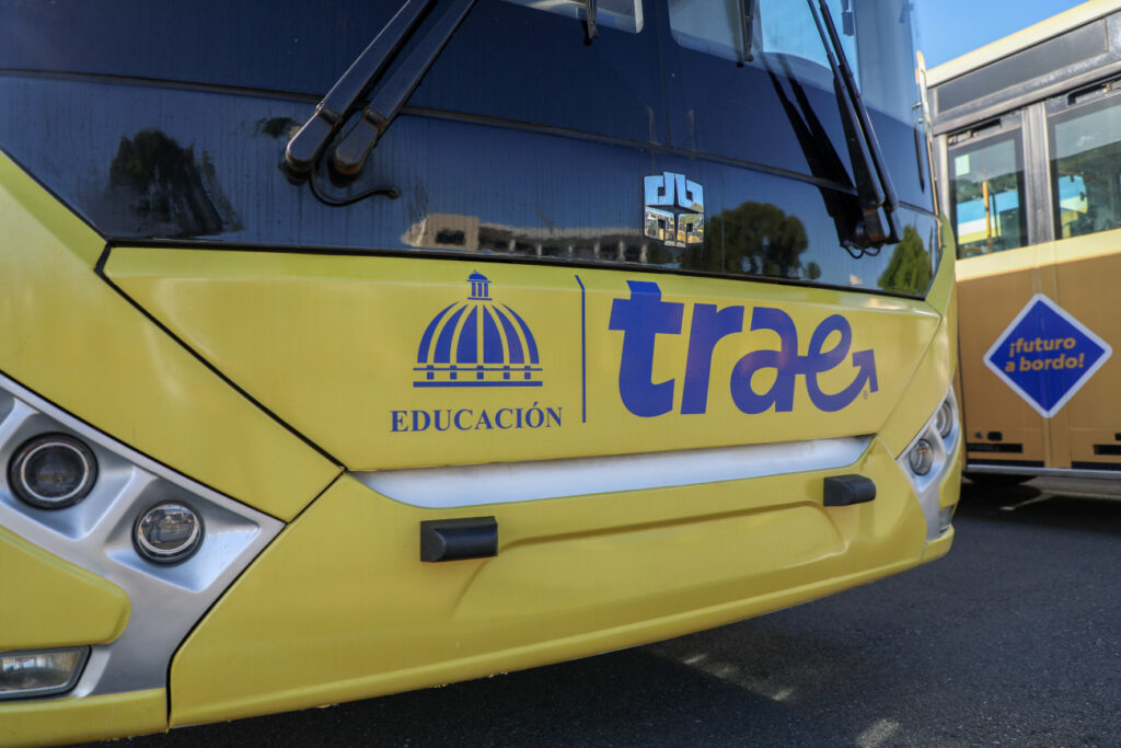 TRAE garantiza transporte para el inicio del año escolar y anuncia solución a fallas en autobuses TRAE transporte estudiantil
