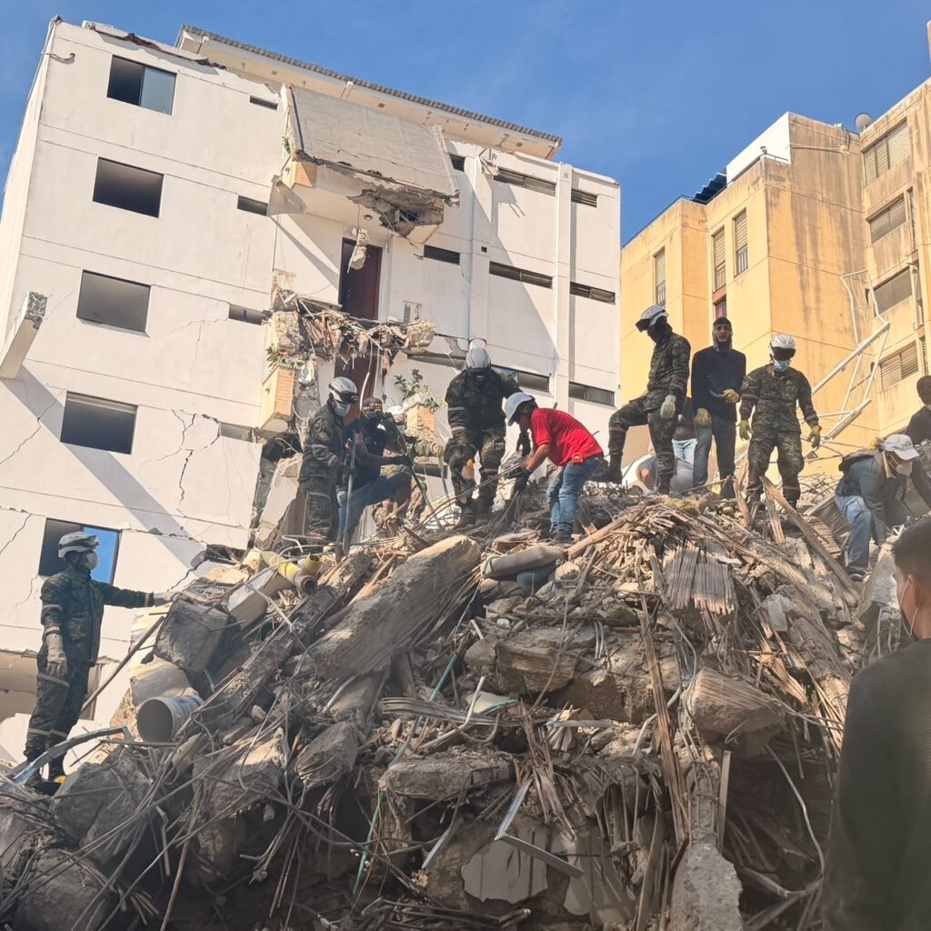 Búsqueda contrarreloj entre los escombros un día después del fuerte terremoto en Colombia terremoto en Colombia