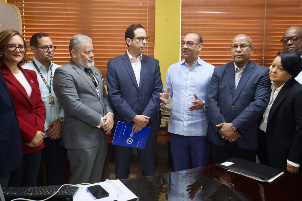 PRM deposita padrón de 1,551,727 militantes ante la Junta Central Electoral prm