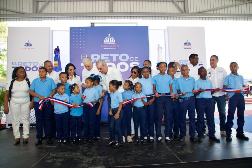 Desde Jimaní, el presidente Abinader convoca a toda la comunidad educativa a iniciar el lunes el año escolar año escolar