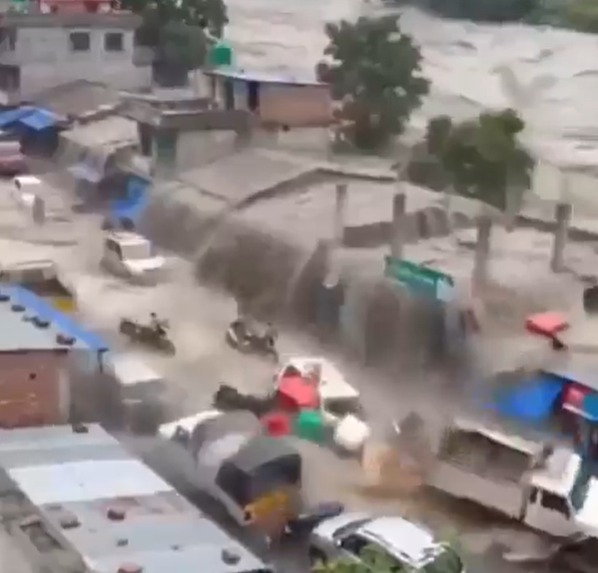 Las autoridades de Nepal elevan a 359 los fallecidos por la masiva inundación Nepal