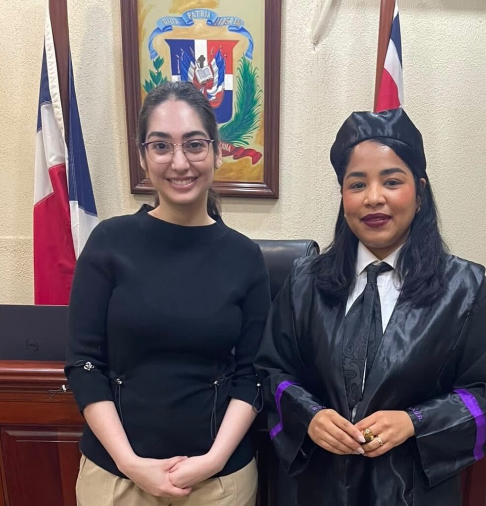 Graciela Abinader visita tribunales como parte de su formación como estudiante de Derecho Graciela Abinader