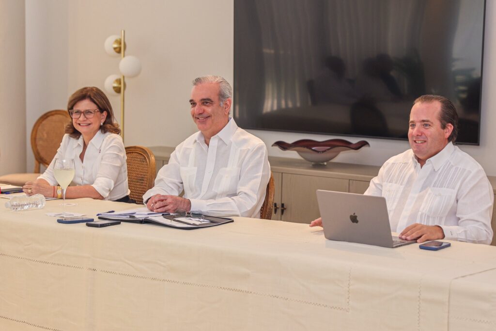 inversión en acueducto y hospitales de Santiago