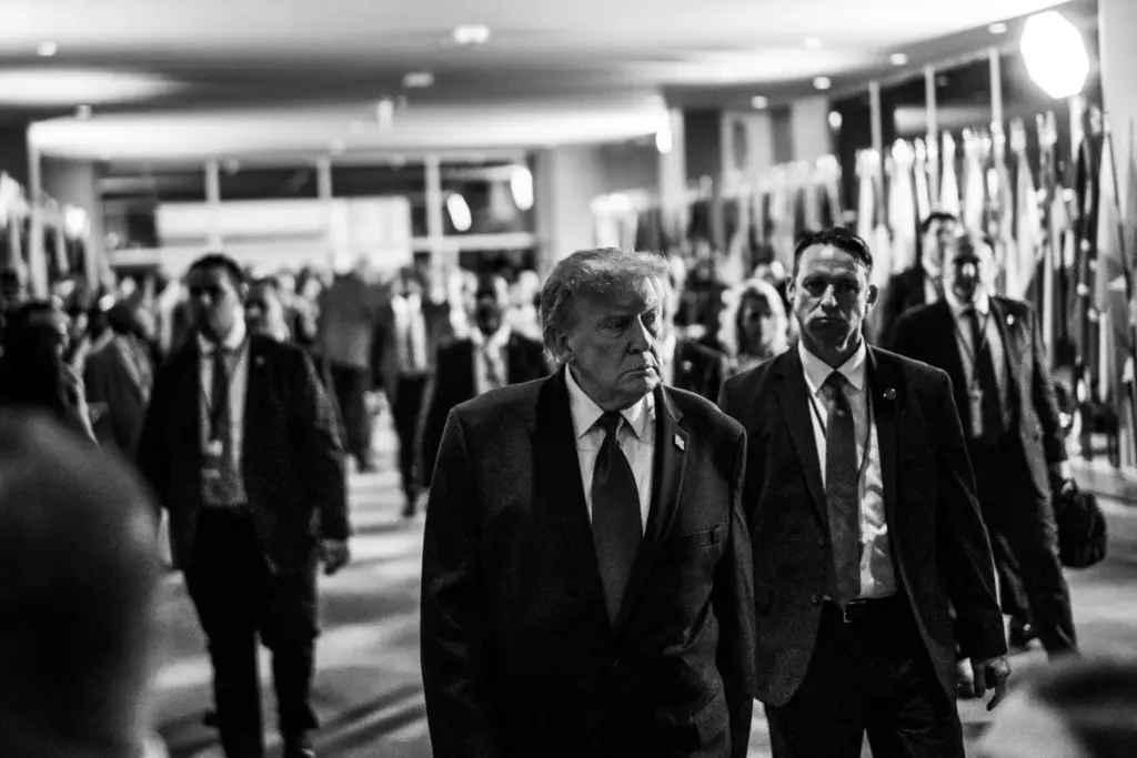 WSJ: Trump llega a las elecciones intermedias con el nivel de aprobación más bajo para un presidente de EU desde 1990 aprobación de Donald Trump