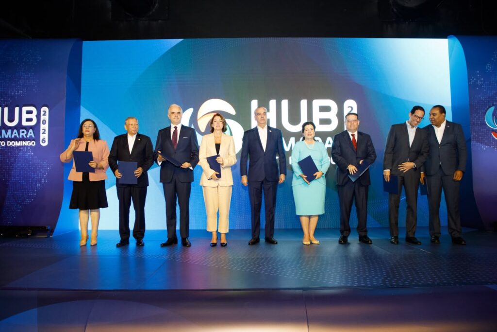 Gobierno RD y Amazon Web Services lanzan programa de 50 mil becas