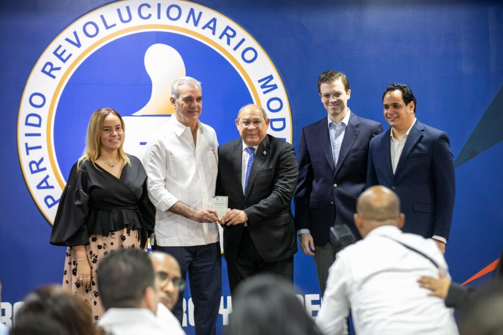 Abinader presidente del PRM