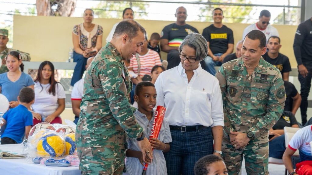 ADEOERD y el Ejército de RD lanzan el programa “Formación Deportiva ERD” junto a inmortales del deporte, estrellas de Grandes Ligas y campeonas panamericanas Ejército