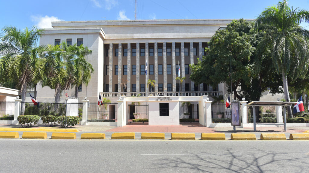 MINERD reanuda las clases este jueves en centros donde fueron suspendidas MINERD