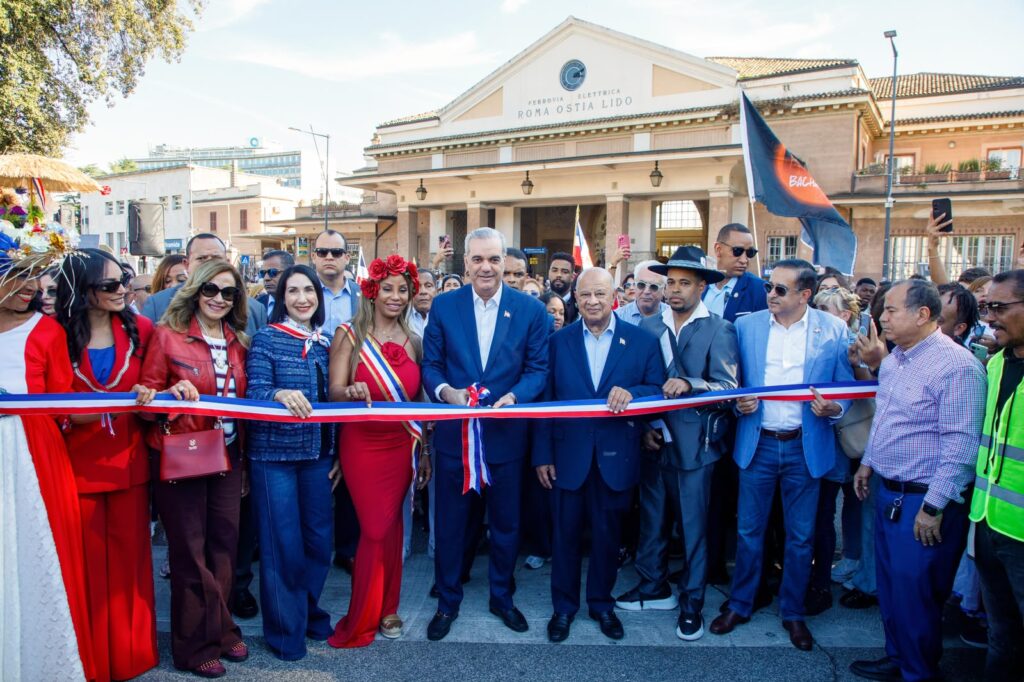 Abinader celebra con dominicanos en Roma y destaca sus aportes a Italia Italia