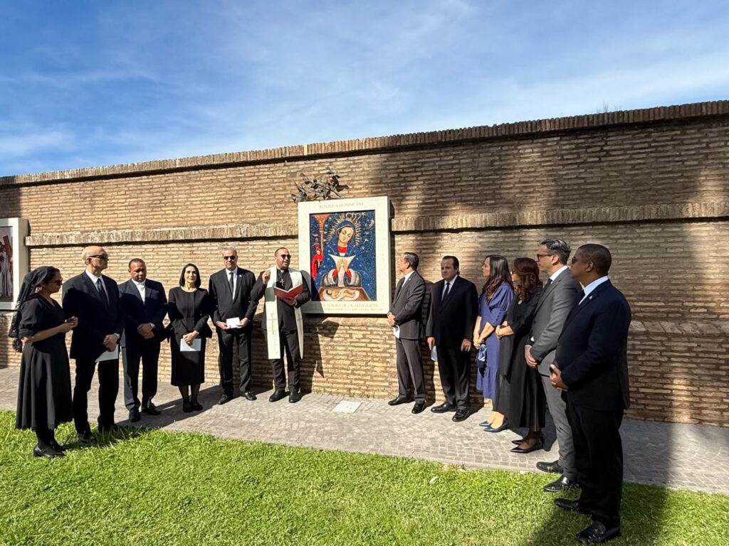 Abinader ora por la salud del papa León XIV y pide a los dominicanos unirse a la plegaria papa León XIV