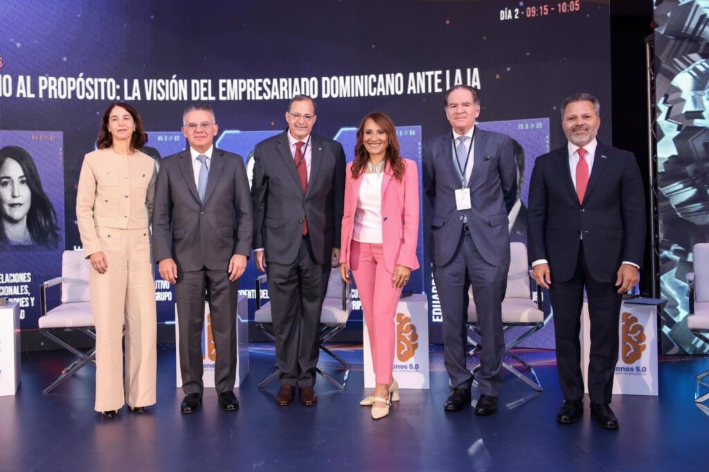 Empresarios afirman que la IA impulsa la creación de empleos de mayor valor agregado y eleva la productividad en RD IA